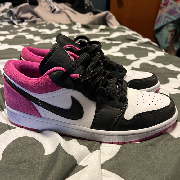 Air Jordan 1 Low SE GS Black Active Fuchsia - Picture 2 of 6